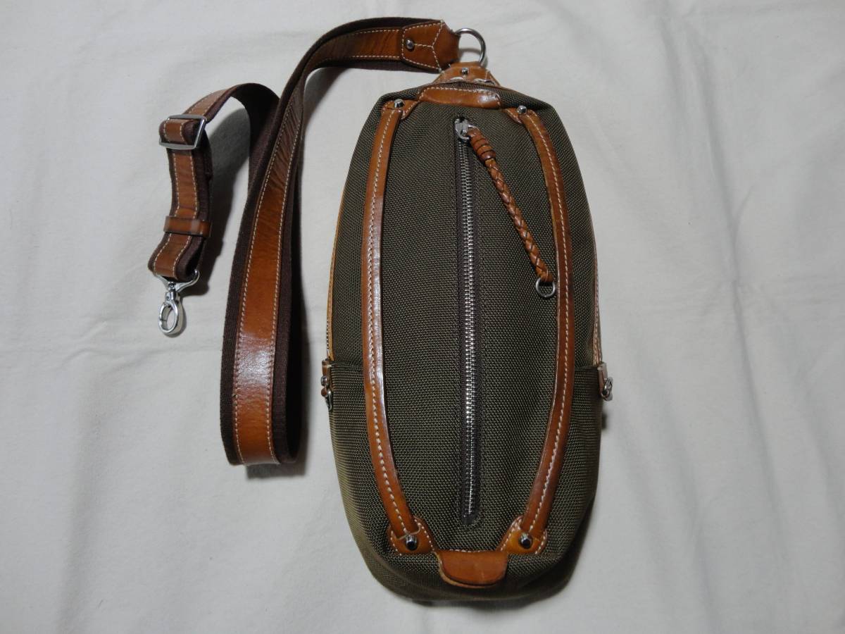 neu Kiefer neu（キーファーノイ キーファーノイ leather ボディバッグ