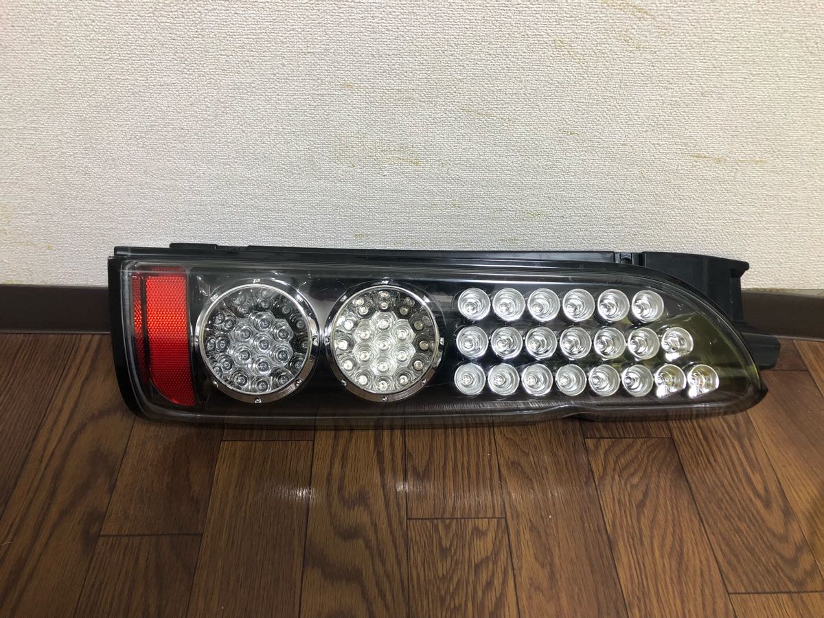 M-BRO 200系ハイエース用LEDテールランプ　美品 200 ハイエース 社外品 LED テール M-BRO 【公式通販】