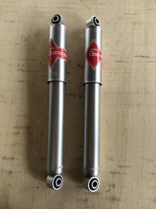 KYBカヤバショック カヤバ フロント2本 ハイエース200系全車 フロント2