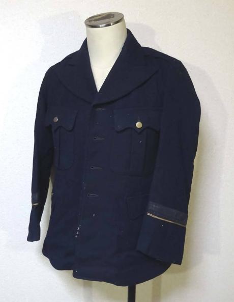 終戦直後日本・警察官用制服（冬服、巡査用、合法品　軍服軍衣軍刀帯小銃剣戦地満州中国買い出し闇市復員軍帽略帽弾薬盒雑嚢背嚢背負い袋