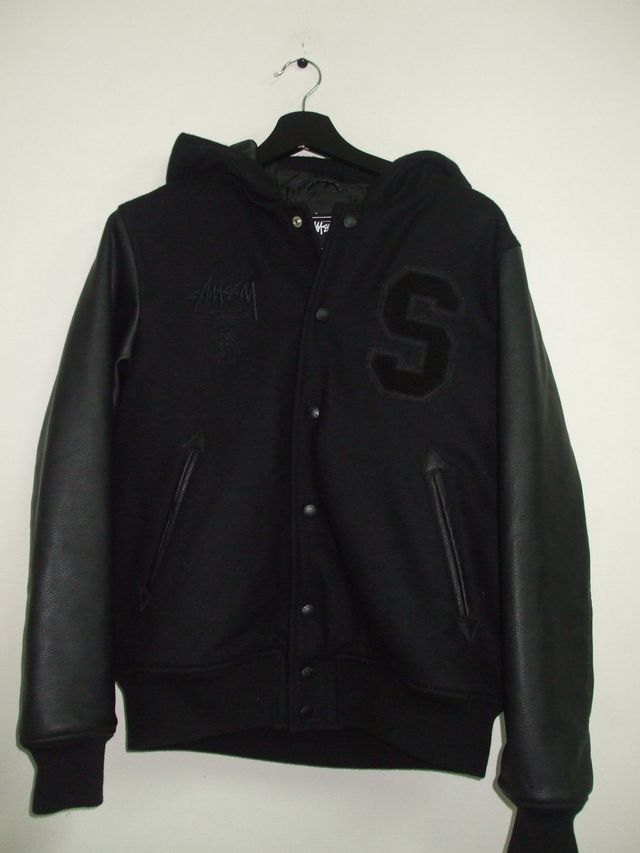 STUSSY袖レザー スタジャン Stussy SURF スタジャン 黒クリーム 袖