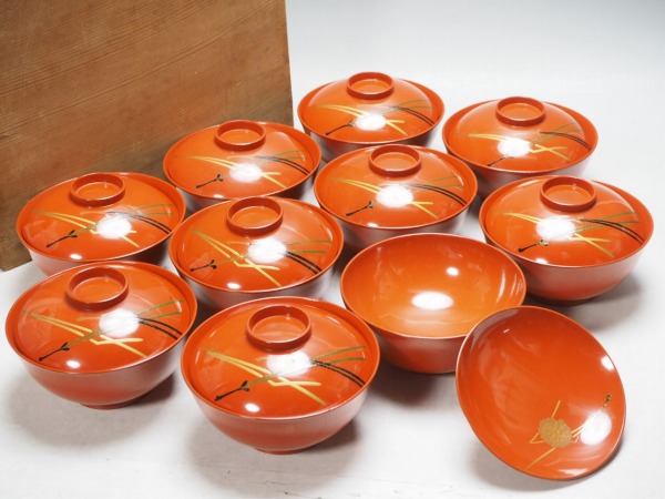 T803194 【 朱塗 松葉蒔絵 吸物椀 10客揃 時代箱付 】 検) 茶懐石 茶事