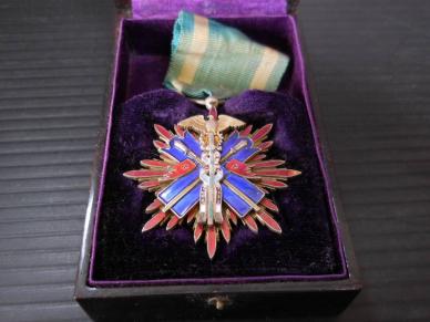 うぶ品 旧日本軍 勲章徽章 功五級金鵄章 共箱 軍隊物 【公式通販】