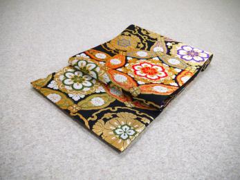 【人気定番，新作】 袋帯祭 1 000円 さか屋 気品の黒 正絹 仕立上 金彩古典花文様 大光 1024(仕立て上がり)｜売買されたオークション情報、yahooの商品情報をアーカイブ公開 - オークファン 仕立て上がり