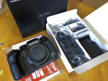 富士フイルム　X-H1 ボディ　ほぼ新品