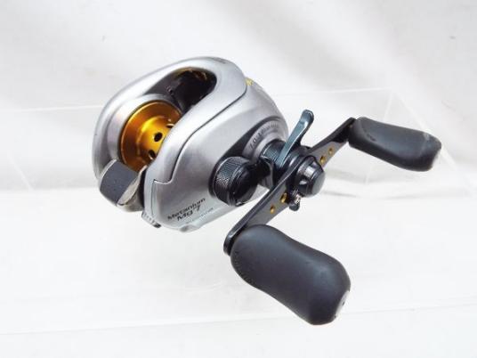 q716 123 シマノ 07 メタニウム Mg7 RH 本体のみ ベイトリール 中古