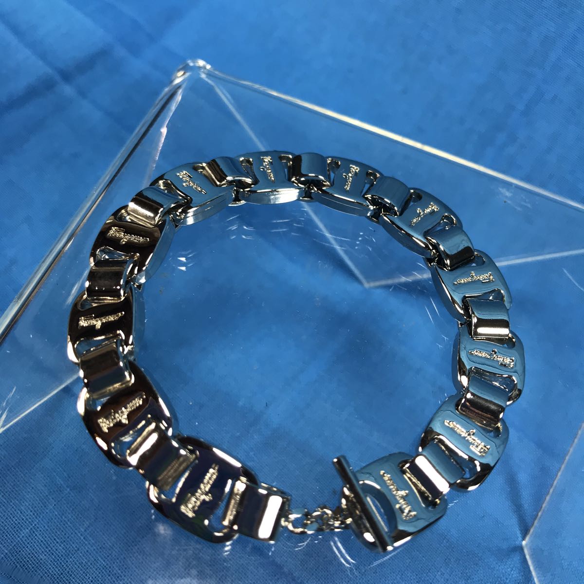 【格安，お得】 フェラガモ ヴァラ シルバー ブレスレット(女性用財布)｜売買されたオークション情報、yahooの商品情報をアーカイブ公開 - オークファン 服飾小物