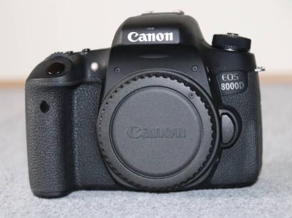 評判良い 極美品 キャノンデジタル一眼レフカメラ EOS 8000Dボディ 
