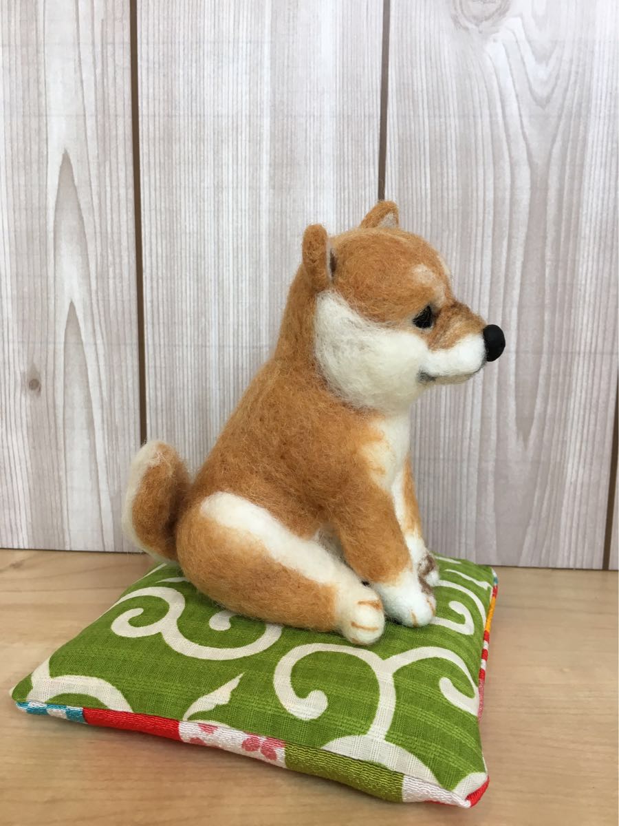 羊毛フェルト　ハンドメイド　柴犬　ぺたんこ居眠り 羊毛フェルト 柴犬 ハンドメイド 座布団つき 羊毛フェルト 柴犬 【公式
