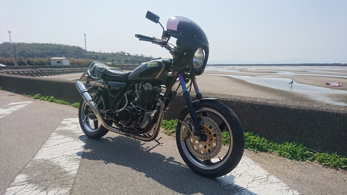 ロックハートタイプ ビキニカウル SR400 500 Z2 Z1 カワサキ 汎用 180Φ