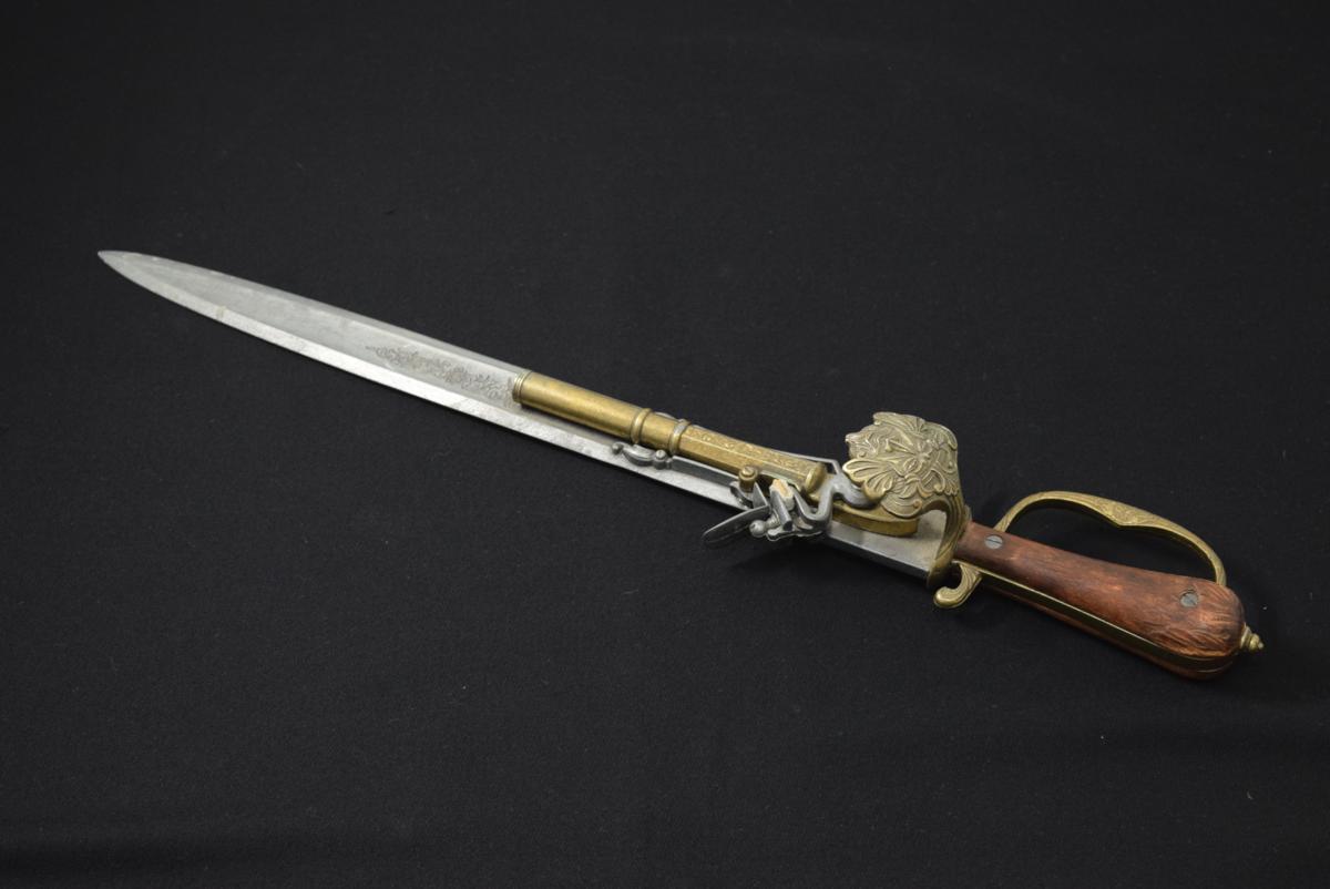 レプリカ 西洋装飾銃 ガンブレード 全長64cm 重さ1.2kg 飾り金具 銃付