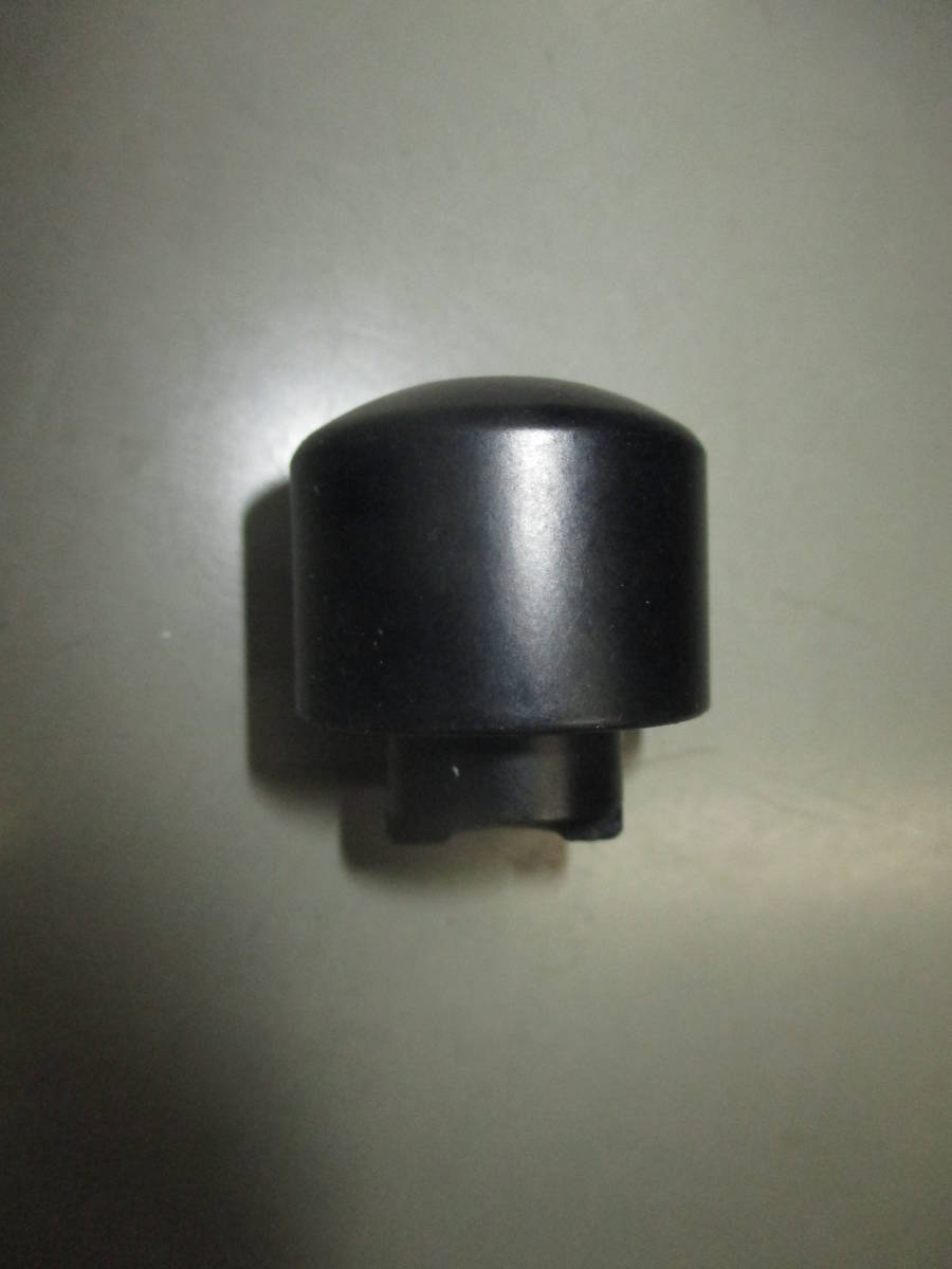 数量限定，大人気 M03450 井上治男 彩磁椿 蓋付 湯呑 湯呑茶碗 茶器 共箱