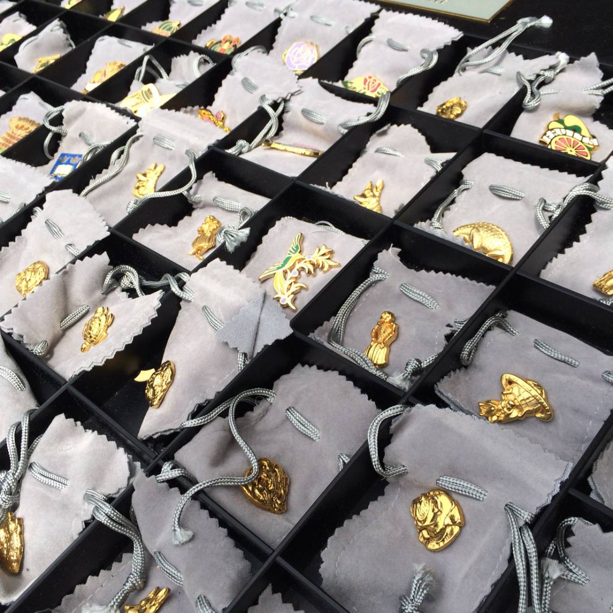フランス雑貨☆ピンバッジ200個セット 大量200個セット まとめ売り