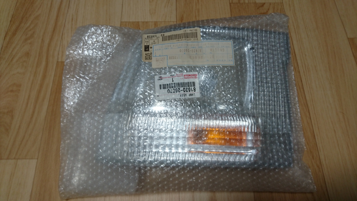 トヨタ ハイエース 100系 最終型 コーナーランプASSY 左側　純正部品 新品 未使用 長期在庫品 部品番号81620-26070 送料無料