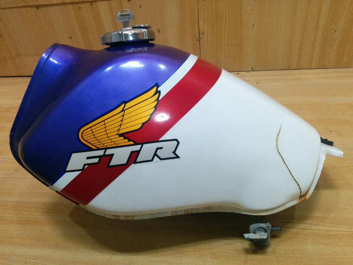 ホンダ 純正 FTR250 ガソリン タンク MD17 キャップ、コック付き 訳