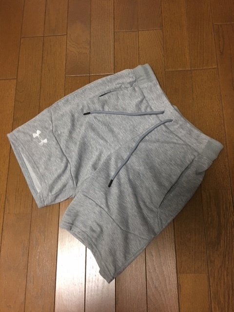 ★アンダーアーマー９ストロングフーディとショートパンツ Ｌサイズ　グレー_3