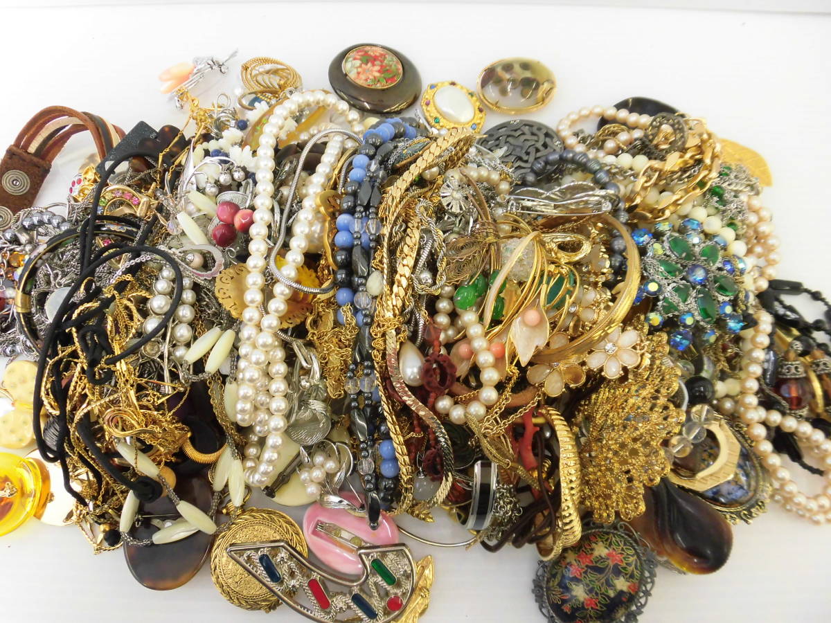 大量のアクセサリー 11kg ジャンク ジャンク 大量 - アクセサリー Yahoo!オークション 総重量約1,600g