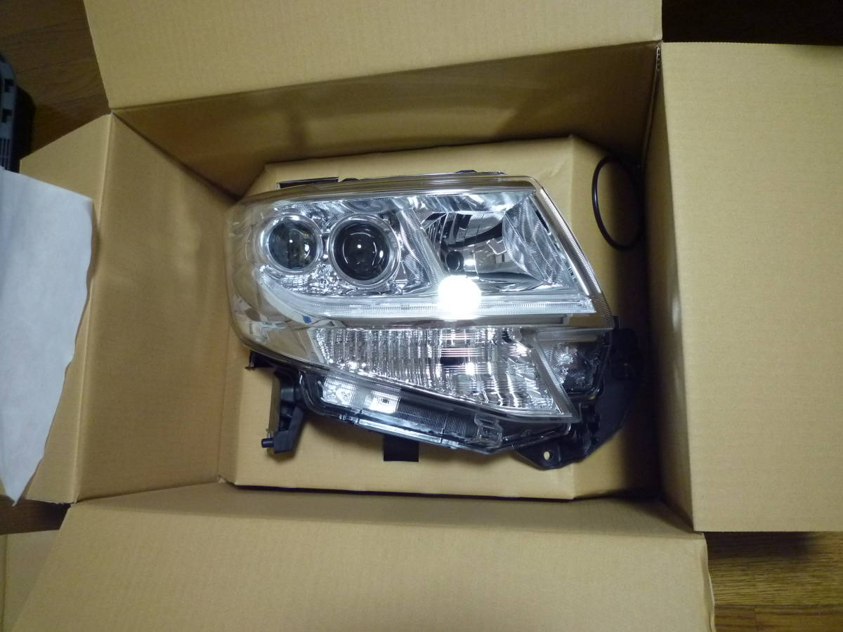 ダイハツ タントカスタム LA600S 右ヘッドライトユニット 【公式通販】
