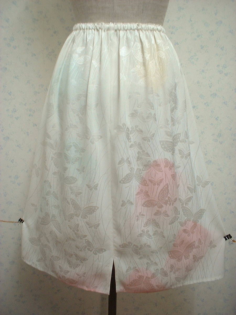 | LL 振袖（専用襦袢付）-3694-Lサイズのレンタル｜きもの３６５ あざと 振袖ネットレンタル：ベージュにくすみピンクベイクドカラーがお洒落 ふりく ★お値打★フリー★振袖襦袢★絶品のしっとりペチコート★チョウチョ★着物リメイク★リメイク工房