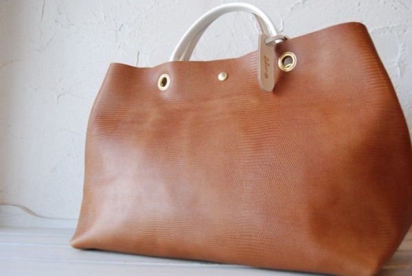 送料無料 贅沢 型押し もっちり トート ボストン 革 ハンドメイド レザー 贅沢 トート ボストン 柔らかい 天然革 肉厚