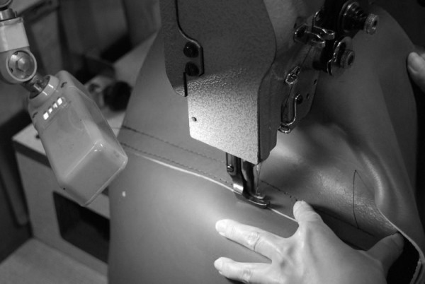 送料無料 贅沢 型押し もっちり トート ボストン 革 ハンドメイド レザー 贅沢 トート ボストン 柔らかい 天然革 肉厚