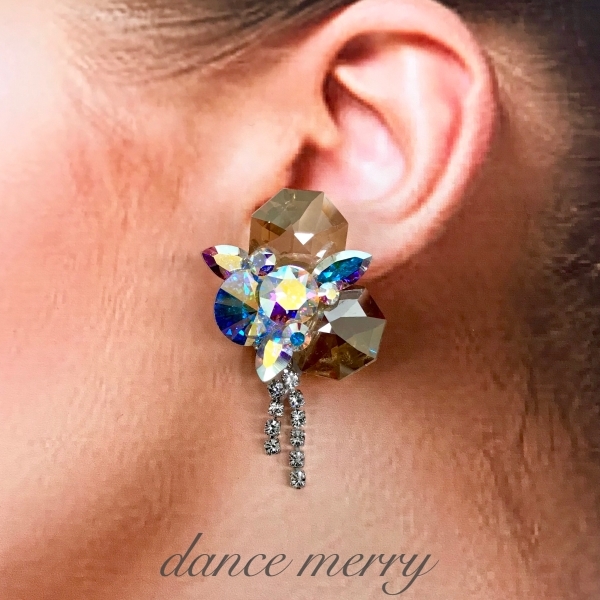 イヤリング SWAROVSKI（スワロフスキー） 「公式」「スワロフスキー スワロフスキー SWAROVSKI | ゴールド ブルー イヤージャケット ジェマ SWAROVSKI（イヤリング）のフリマアイテム一覧 Lavender スワロフスキー(SWAROVSKI)スワロフスキー Gema 何と9石の スワロフスキー（イヤリング｜レディースジュエリー