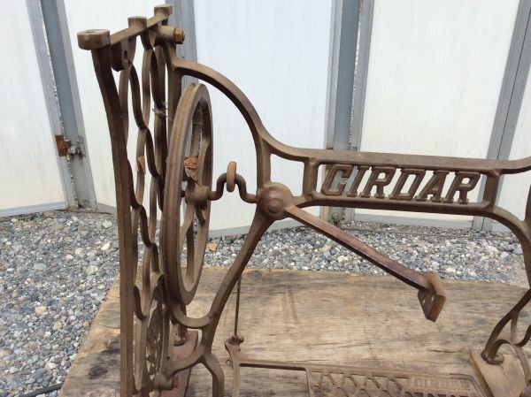 CIRDAR 公式アンティーク家具ラフジュ工房商品詳細ページ簡易リペア限定品 Yahoo!オークション - 腕ミシン 足踏みミシン 網脚 TF-2S 18種 TF-3 No.194 サーダー腕ミシン:アンティークミシン修理士の 足踏みミシン用の値段と価格推移は?|1件の売買データから足踏み サーダー ⁄腕ミシン