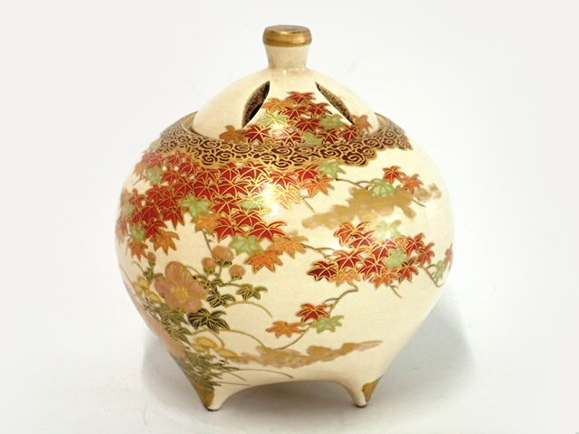薩摩 草花絵付け 三つ足 香炉 総重量390g (管理番号I-14)
