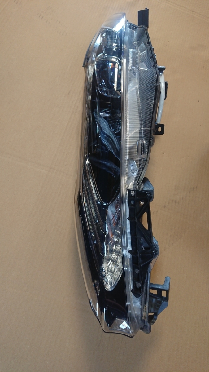 ハリアーHV ZSU60W ZSU65W 後期 純正 LED 右 ヘッドライト ハリアー ZSU65W 右側 LED ヘッドライト 良品 ハリアー ZSU60W ZSU65W