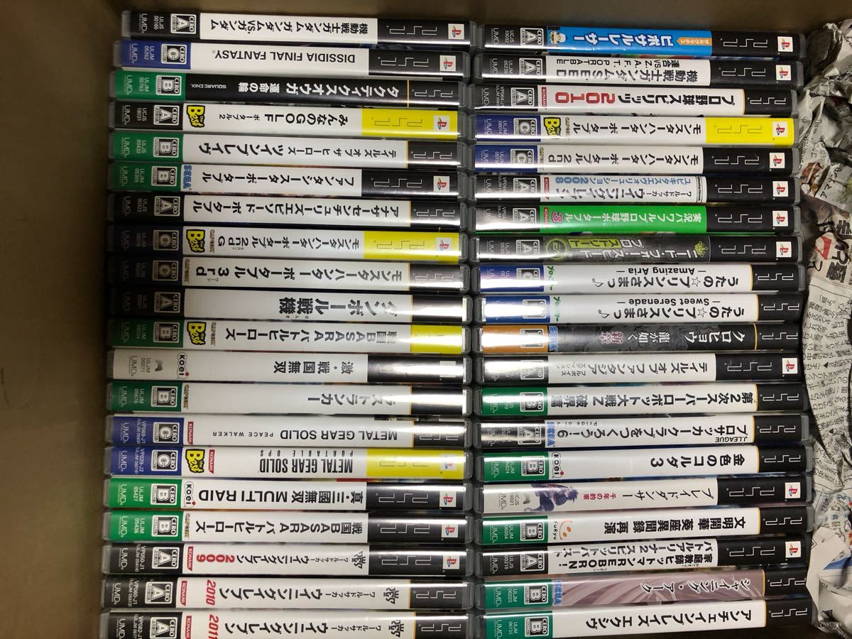 PSPソフトケース有り、無し大量セット/分解歴有りのPSP本体付き ソフト