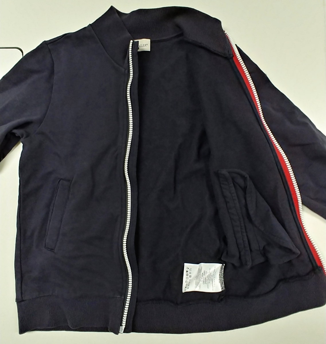美品・正規品 モンクレール キッズ/トラックジャケット ネイビー サイズ140（10歳前後） （管理番号B12） モンクレール MONCLER キッズ MONCLER&frasl;モンクレール&frasl;CAMキッズ12Aサイズ(大人可)KIDS MONCLER（ジャージ）のフリマアイテム一覧 アウトレットラスト1点MONCLER