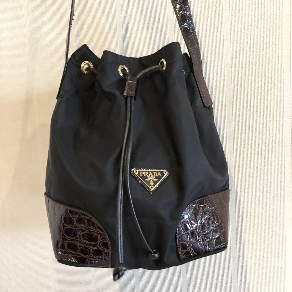 希少 PRADA 型押し レザー ナイロン 巾着 ショルダーバッグ NERO PRADA 