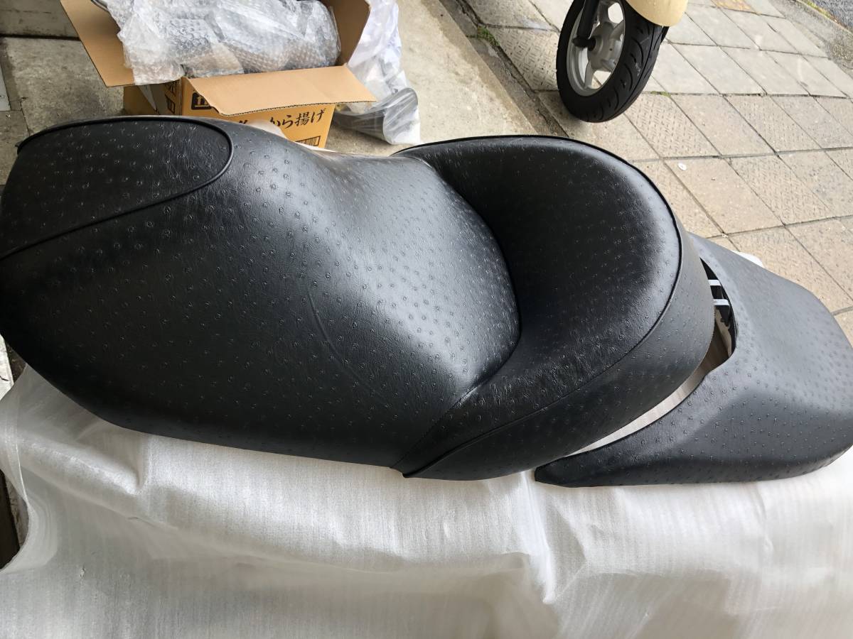 フォルツァ　ＭＦ08　シート前後　オーストリッチ風　純正シートに社外カバー
