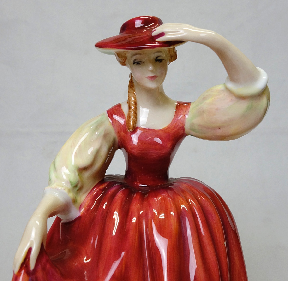 美品☆ロイヤルドルトン フィギュリン BUTTERCUP ROYAL DOULTON 陶器