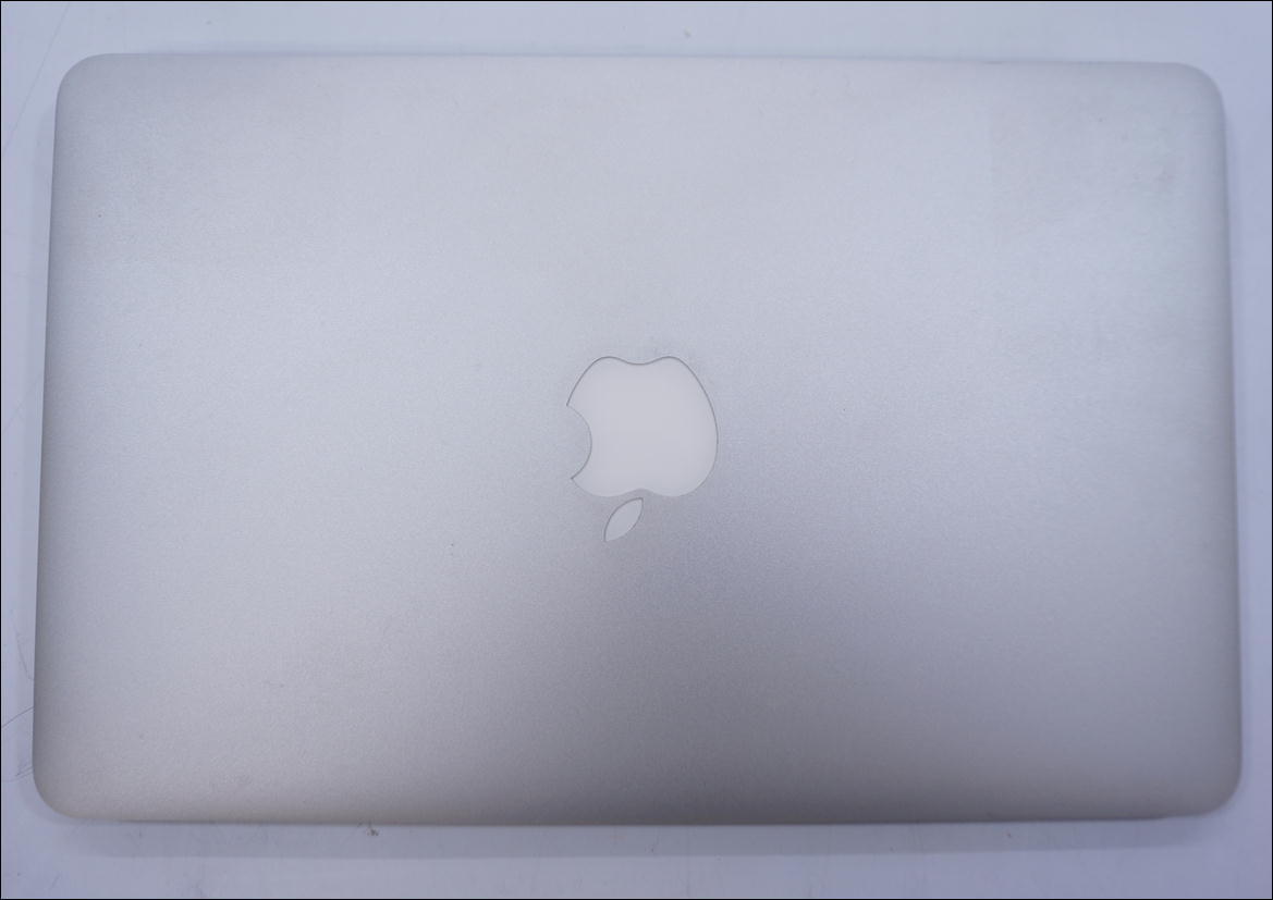 Apple Macbook Air A1370 (11-inch， Mid 2011） ジャンク品 Macbook