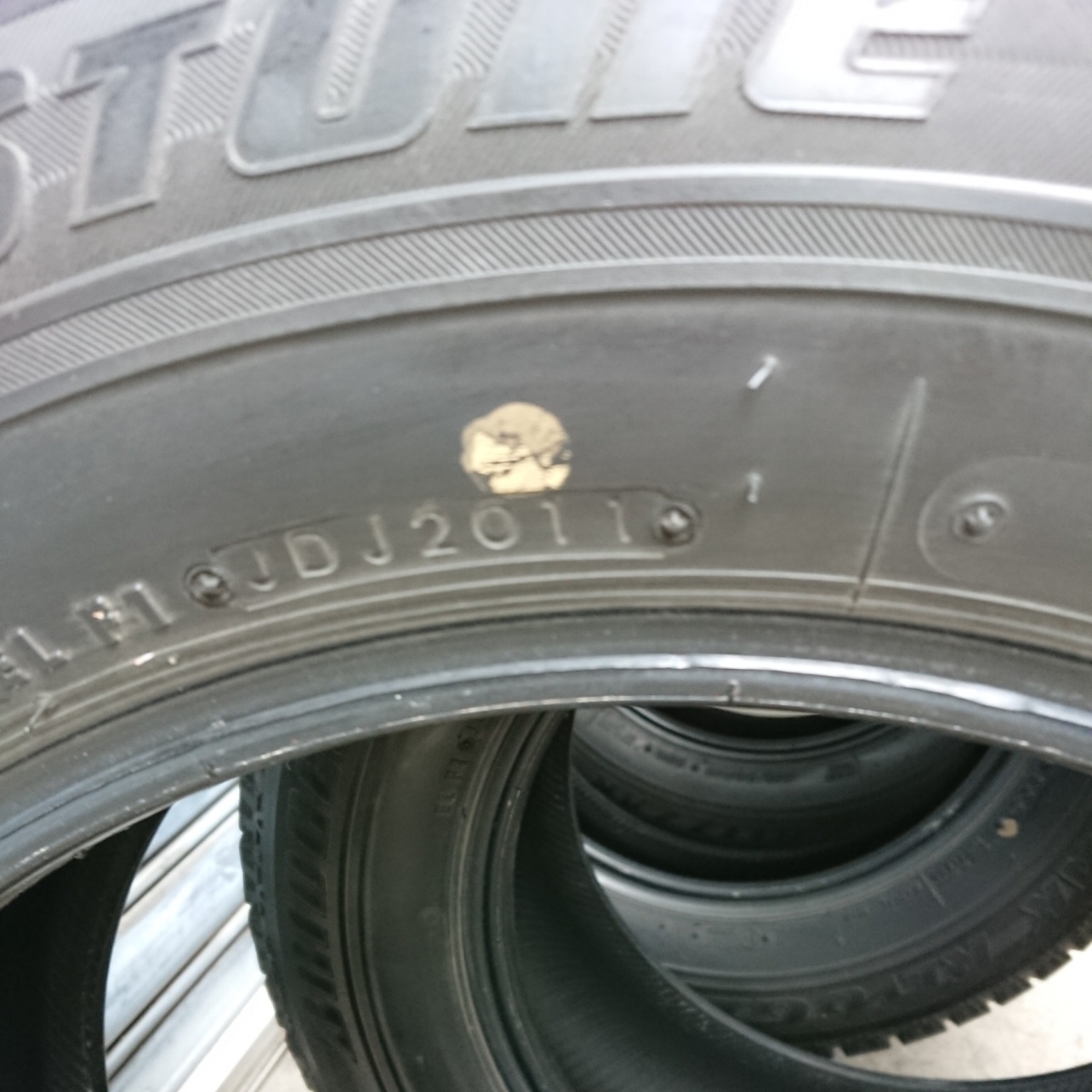 215/60R16 ブリヂストン スタッドレスタイヤ 4本セット ブリザック 