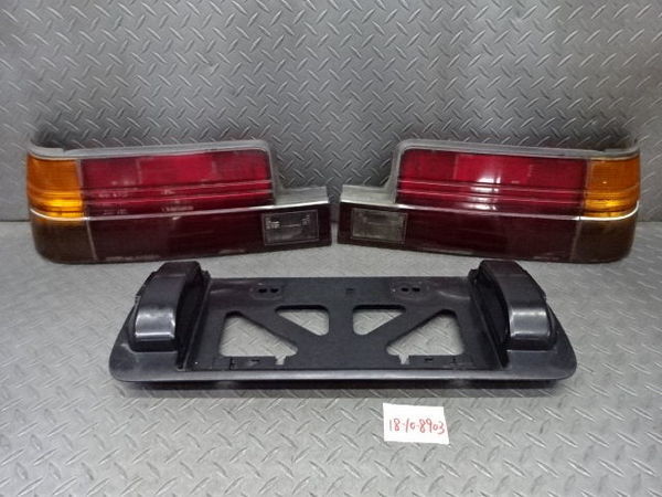 純正 AE86 カローラ レビン 2ドア 後期 テールランプ ライト ガーニッシュ ナンバー枠 3点セット 12-227 訳有品