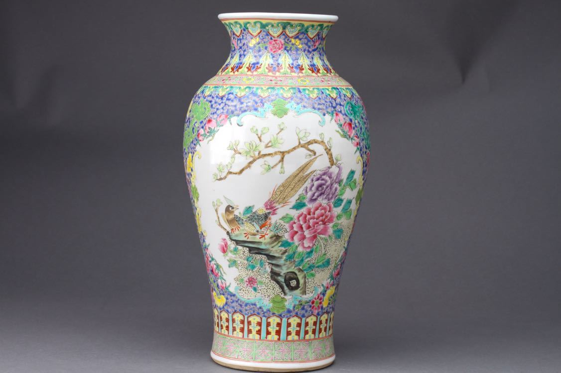 中国粉彩花鸟花瓶⁄⁄ 景德镇- 乾隆标记- 20 世纪– Diddenantiques