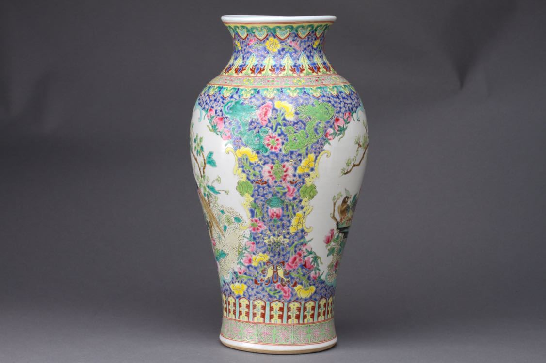 中国粉彩花鸟花瓶⁄⁄ 景德镇- 乾隆标记- 20 世纪– Diddenantiques