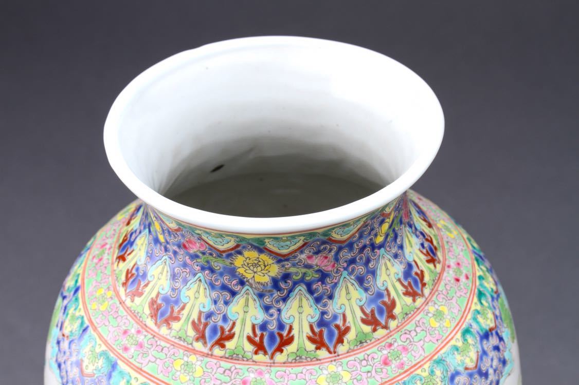 中国粉彩花鸟花瓶⁄⁄ 景德镇- 乾隆标记- 20 世纪– Diddenantiques