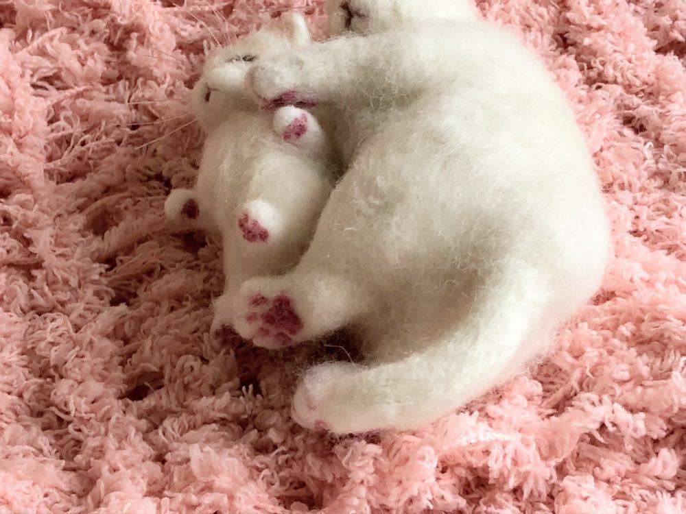羊毛フェルト 猫 ハンドメイド スコティッシュ白猫 送料込み 羊毛フェルト 猫 ハンドメイド スコティッシュ白猫 送料込み