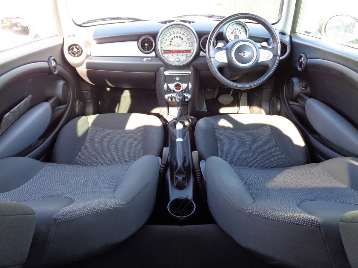 19年R56型ミニクーパー【車検32年3月・1オーナー】プッシュスタートエンジン♪純正15インチアルミ♪タイヤ山6分♪キセノンヘッドライト♪_10