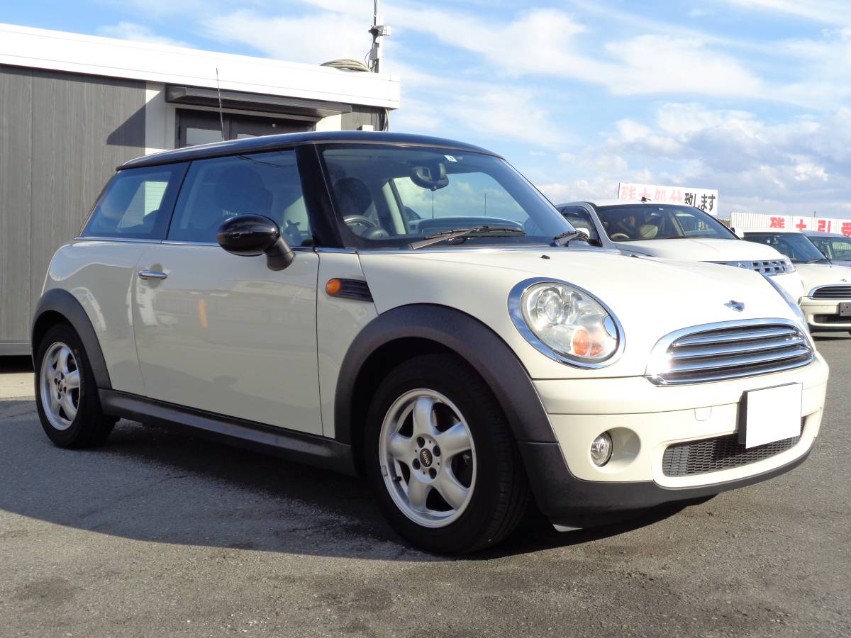 19年R56型ミニクーパー【車検32年3月・1オーナー】プッシュスタートエンジン♪純正15インチアルミ♪タイヤ山6分♪キセノンヘッドライト♪_3