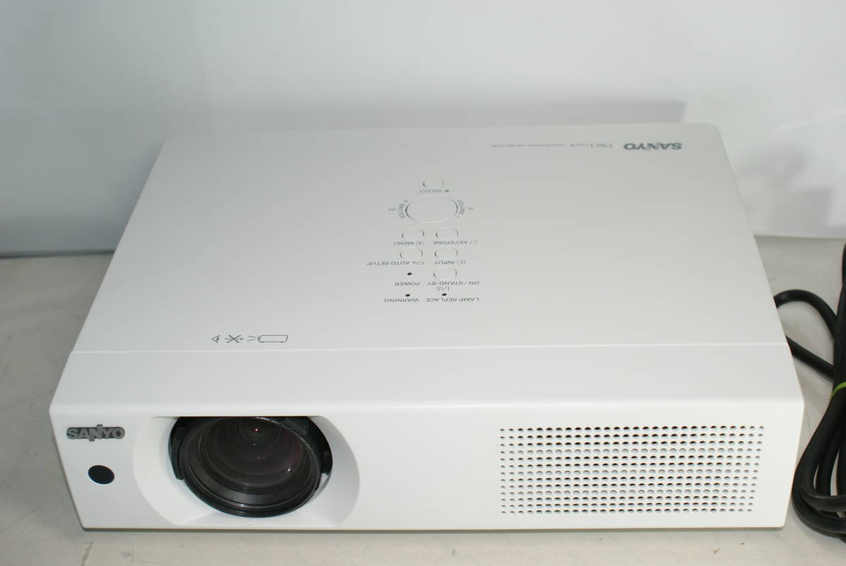 SANYO 高輝度 液晶プロジェクター LP-XU105 　★4500lm★ 　動作良好。