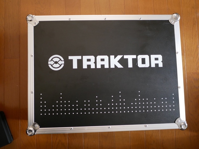 TRAKTOR KONTROL S4 MK2のフライトケース TRAKTOR KONTROL FLIGHTCASE