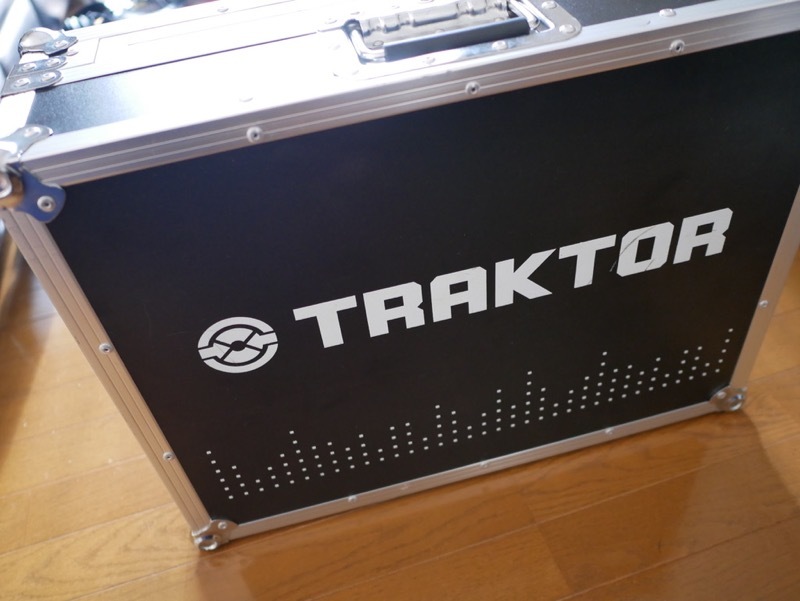 TRAKTOR KONTROL S4 MK2のフライトケース TRAKTOR KONTROL FLIGHTCASE