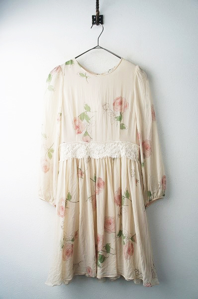【人気SALE，正規品】 leur logette ルルロジェッタ ポエムローズ シルクシフォン ワンピース 1/ ベージュ バラ フラワー 花柄 2400010965456(Mサイズ)｜売買されたオークション情報、yahooの商品情報をアーカイブ公開 - オ Mサイズ