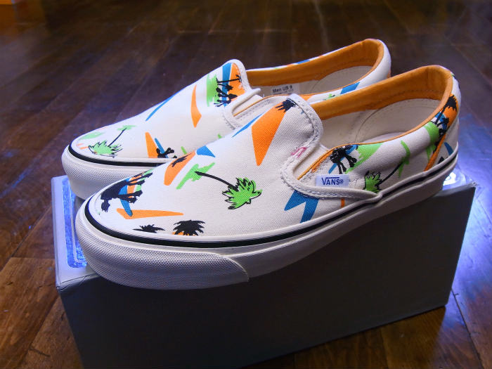 低価，新作 VANS StarWars/MiamiATAT バンズ スターウォーズ スリッポン 箱付きデッド US9(27.0cm)｜売買されたオークション情報、yahooの商品情報をアーカイブ公開 - オークファン 27.0cm