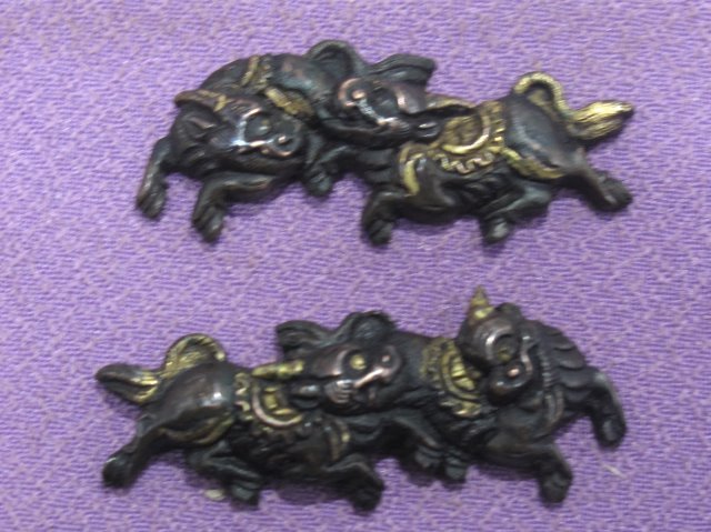 優品 目貫 赤銅地 獅子の図？ 象嵌 時代物 目貫 優品 獅子