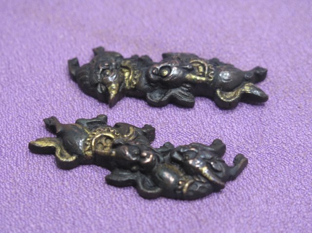 優品 目貫 赤銅地 獅子の図？ 象嵌 時代物 目貫 優品 獅子